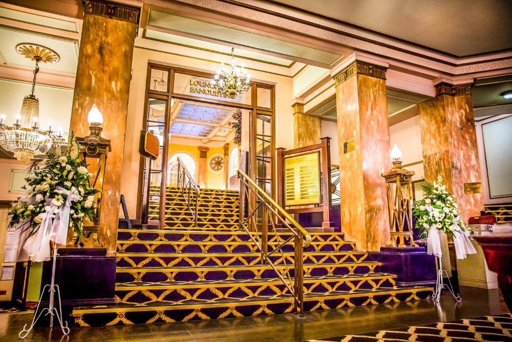 grand staircase adelphi hotel liverpool