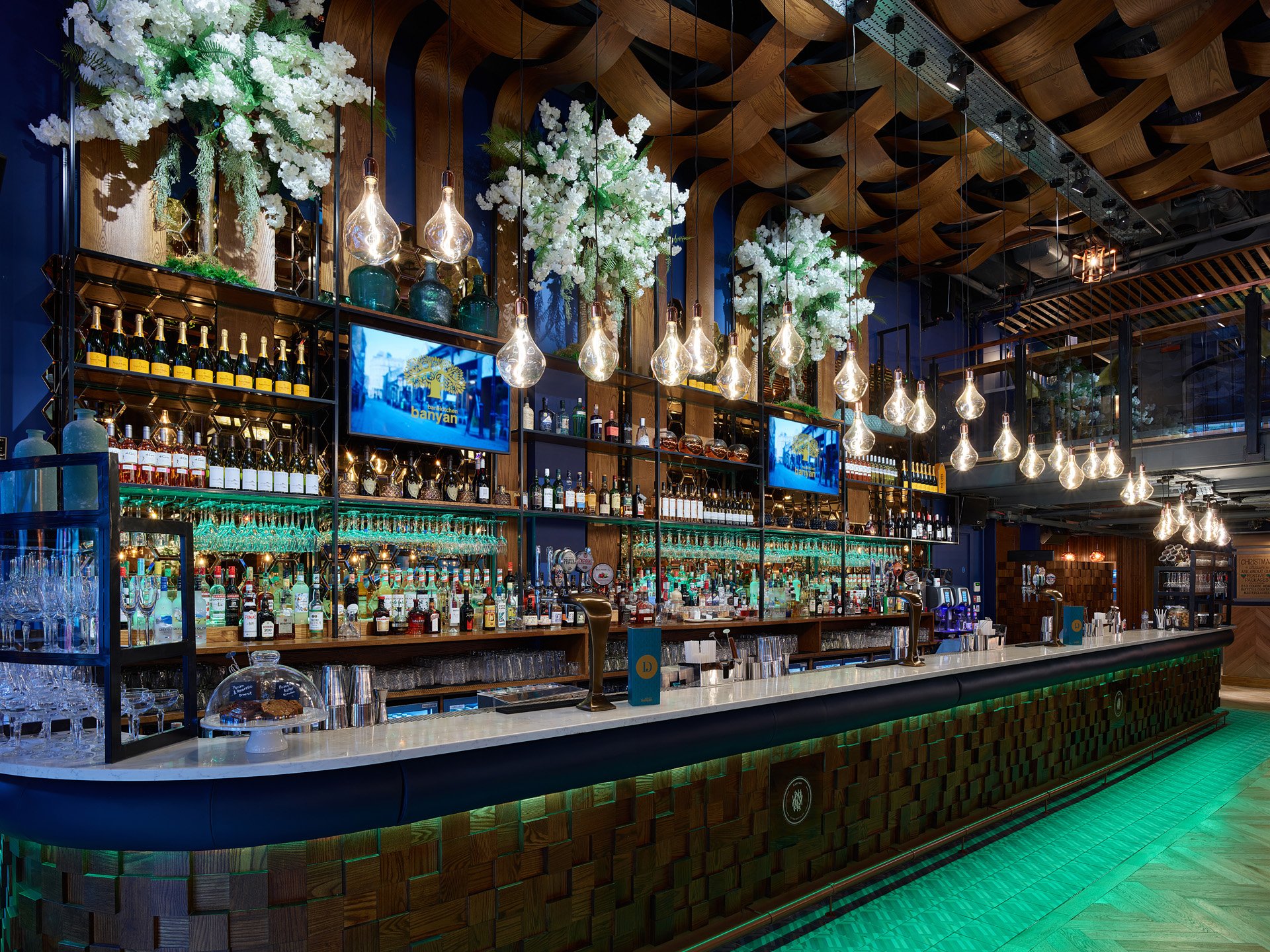 Bar back Banyan